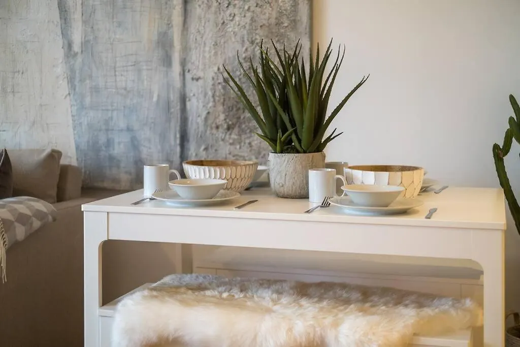 Beautifully Styled, Central Apartment Sleeping 10 Hove