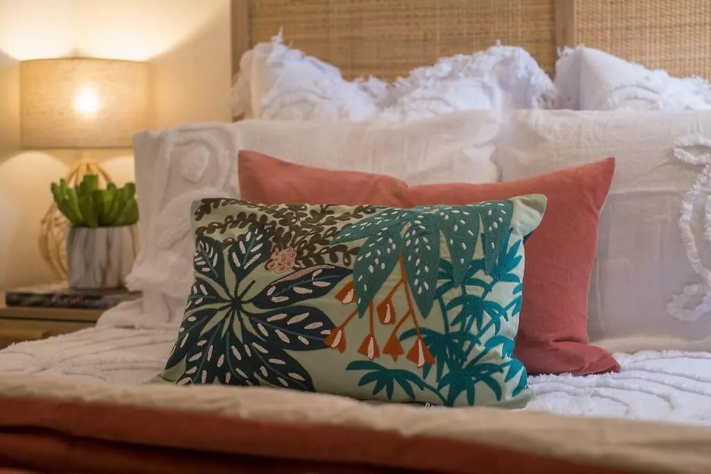 Beautifully Styled, Central Apartment Sleeping 10 Hove Regno Unito
