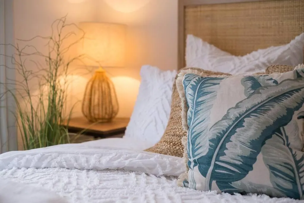 Beautifully Styled, Central Apartment Sleeping 10 Hove