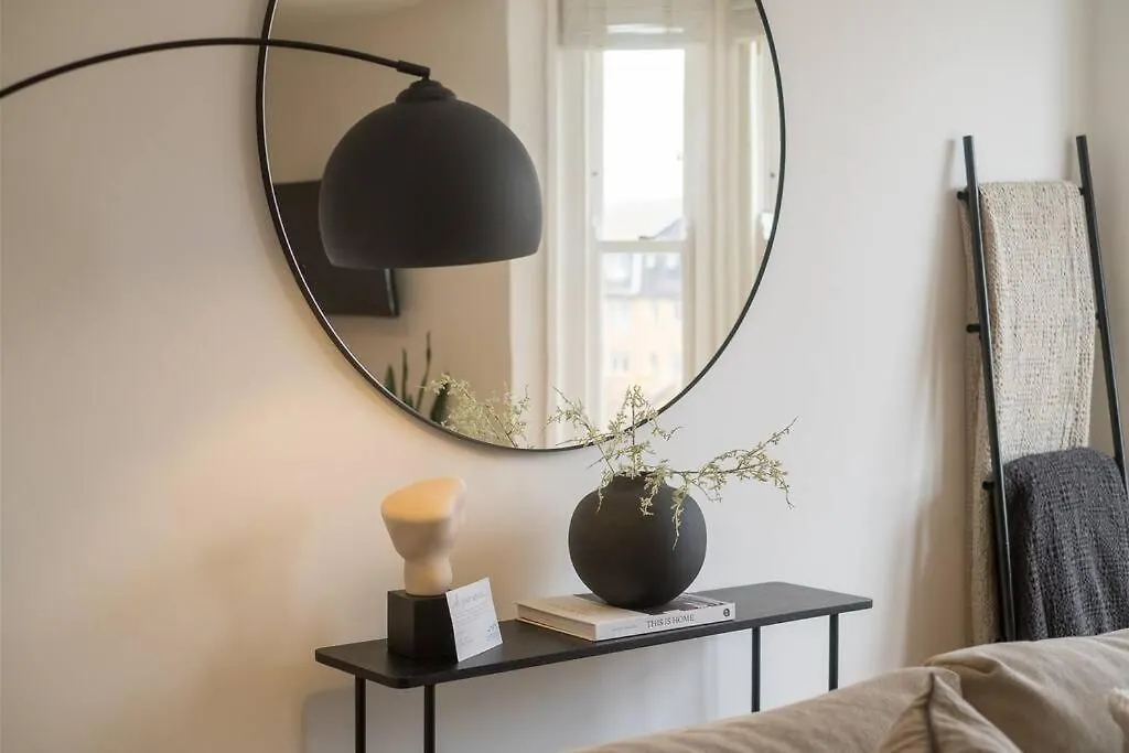 Beautifully Styled, Central Apartment Sleeping 10 Hove