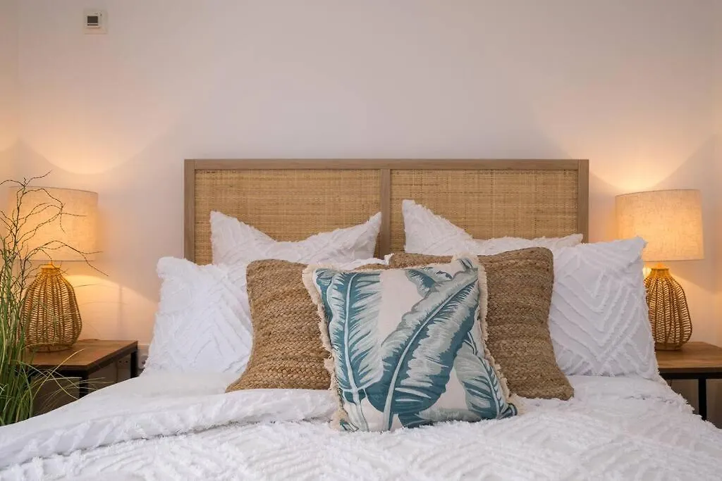 Beautifully Styled, Central Apartment Sleeping 10 Hove Regno Unito