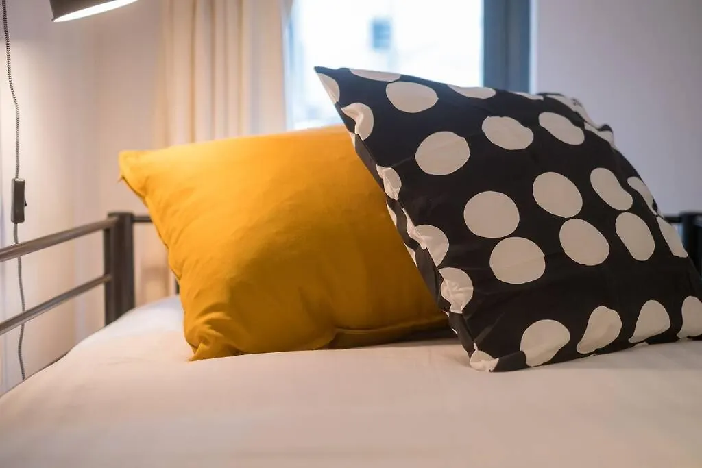 Beautifully Styled, Central Apartment Sleeping 10 Hove